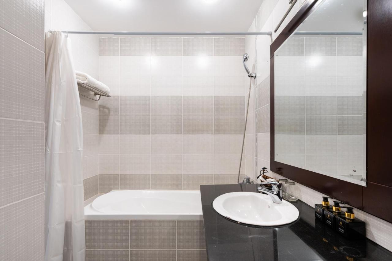 A&A Toronto Hotel 2*