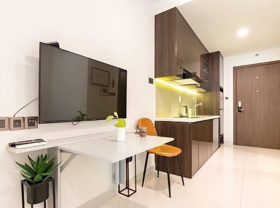Apartment Ivyhouse-saigon Royal D4 , Near Center Ho Chi Minh City