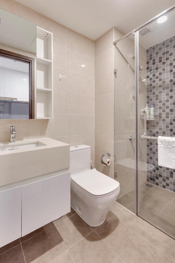 Nha Uyen Service Saigon Royal Apartment Ho Chi Minh City