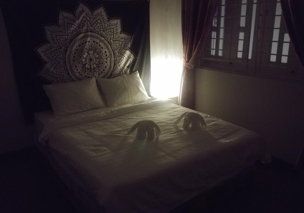 40k Bha - Four Of A Kind Aparthotel *