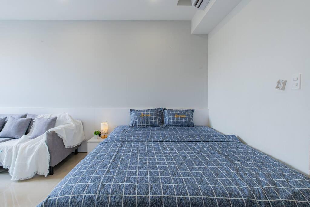 Near Airport, 5 Minutes To Center Apartment *