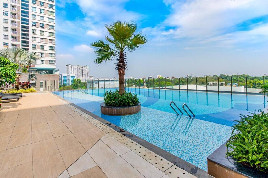 Near Airport, 5 Minutes To Center Apartment Ho Chi Minh City