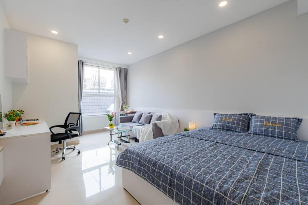 Near Airport, 5 Minutes To Center Apartment Ho Chi Minh City