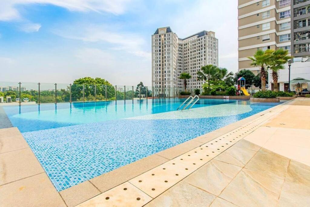 Apartment Near Airport, 5 Minutes To Center Ho Chi Minh City