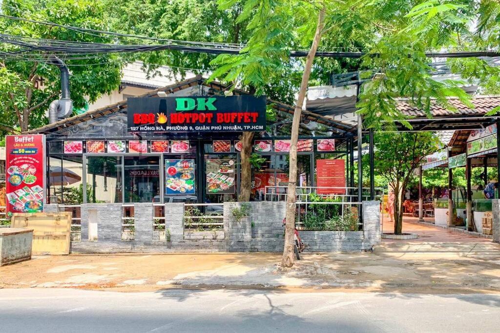Near Airport, 5 Minutes To Center * Ho Chi Minh City