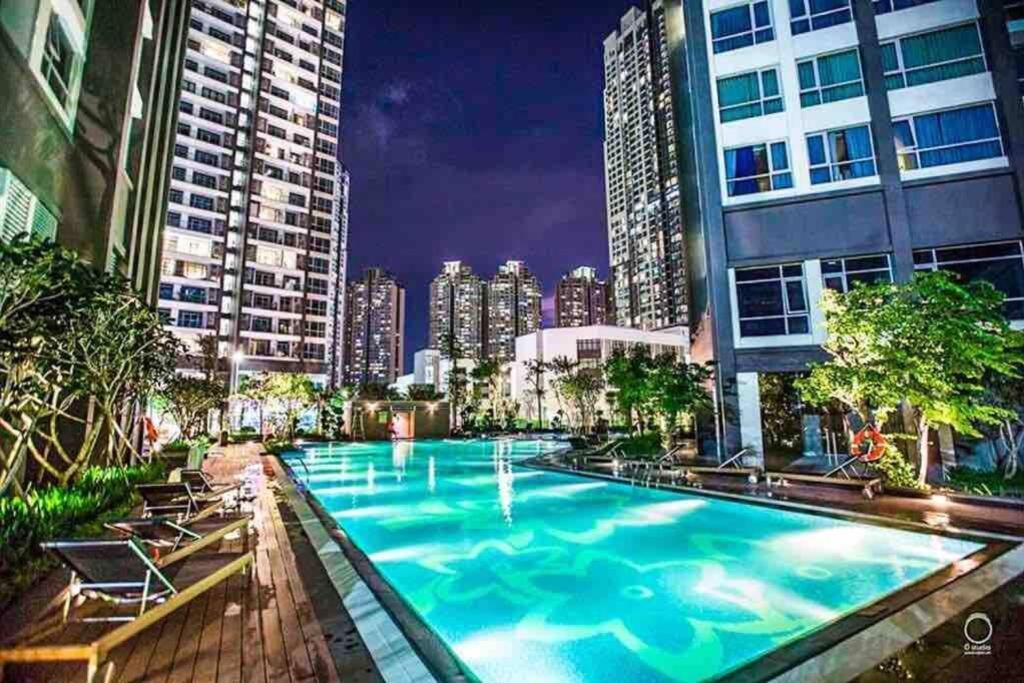 Fully Furnished 2br-privacy Balcony Opposite Landmark 81-gym & Swimming Pool