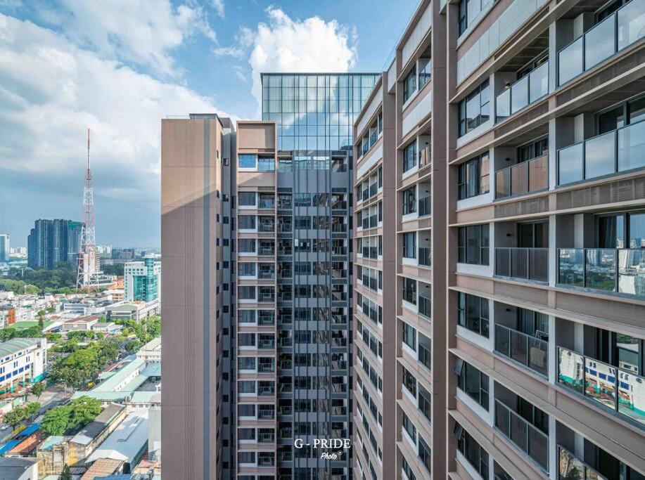 Apartment De Lux Marq, 2 Bedrooms At Dist 1, Pool,gym Ho Chi Minh City