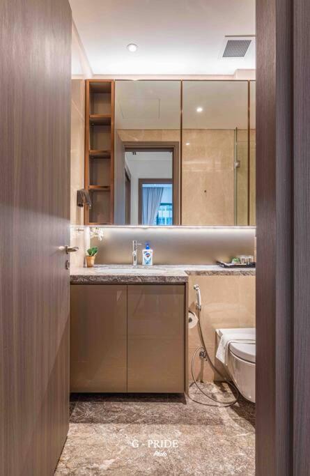 Apartment De Lux Marq, 2 Bedrooms At Dist 1, Pool,gym Ho Chi Minh City