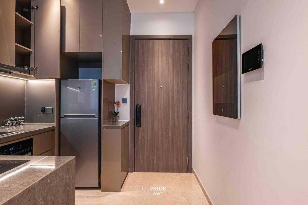 De Lux Marq, 2 Bedrooms At Dist 1, Pool,gym