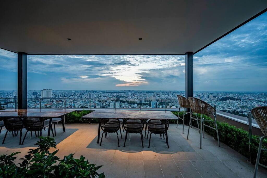 De Lux Marq, 2 Bedrooms At Dist 1, Pool,gym *