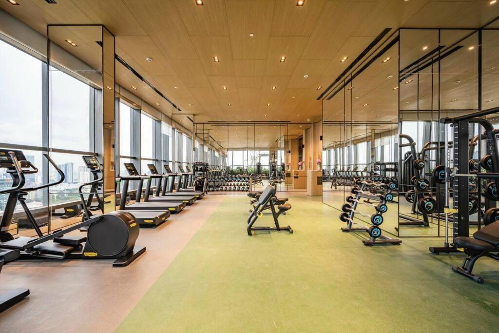 De Lux Marq, 2 Bedrooms At Dist 1, Pool,gym