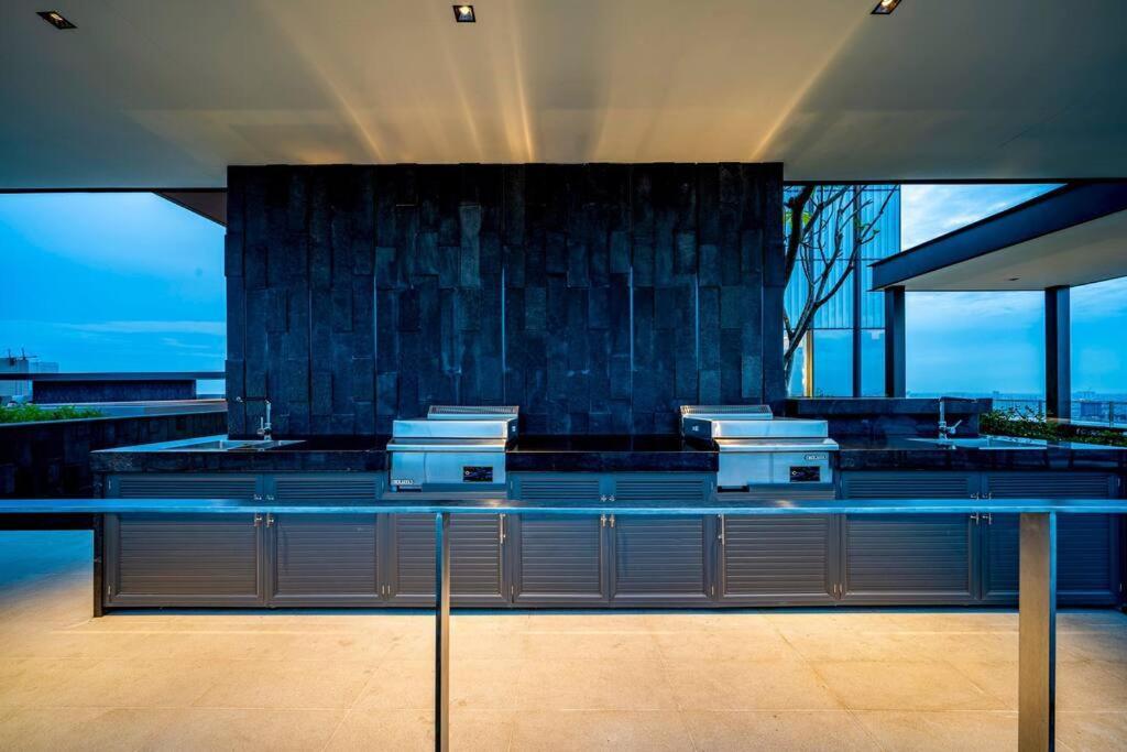 De Lux Marq, 2 Bedrooms At Dist 1, Pool,gym Ho Chi Minh City