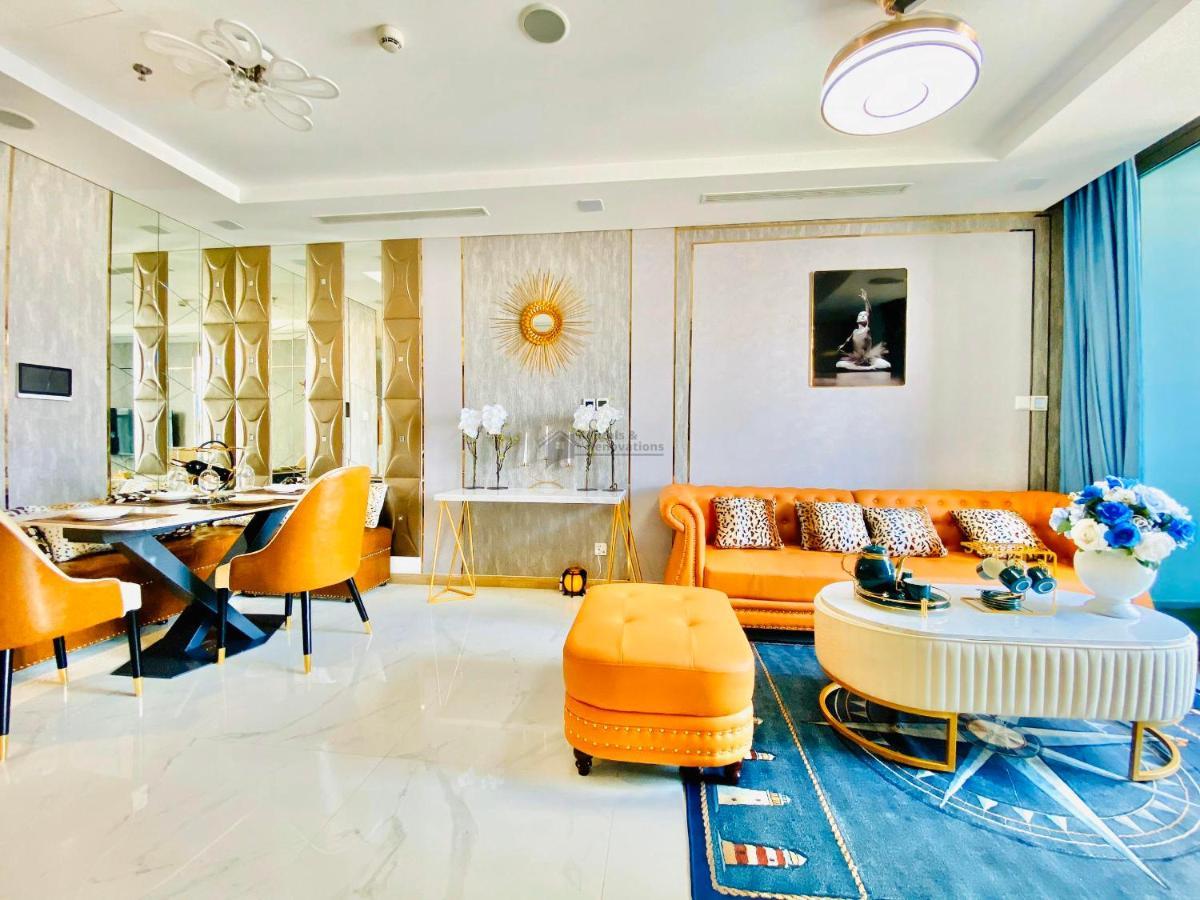 Apartment Landmark 81 Luxury & The Vinhomes Central Park - The Buildings Surrounding Landmark 81