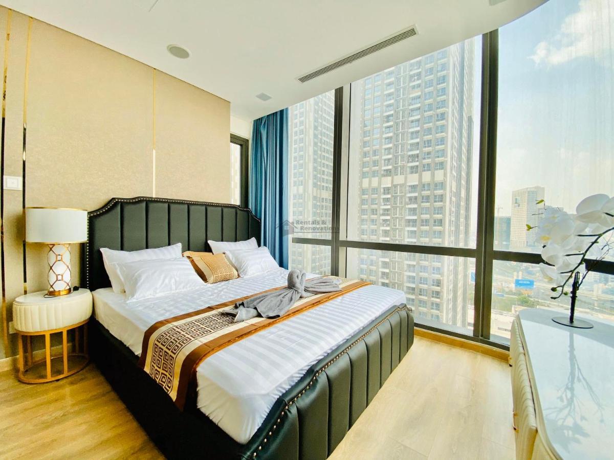 Apartment Landmark 81 Luxury & The Vinhomes Central Park - The Buildings Surrounding Landmark 81