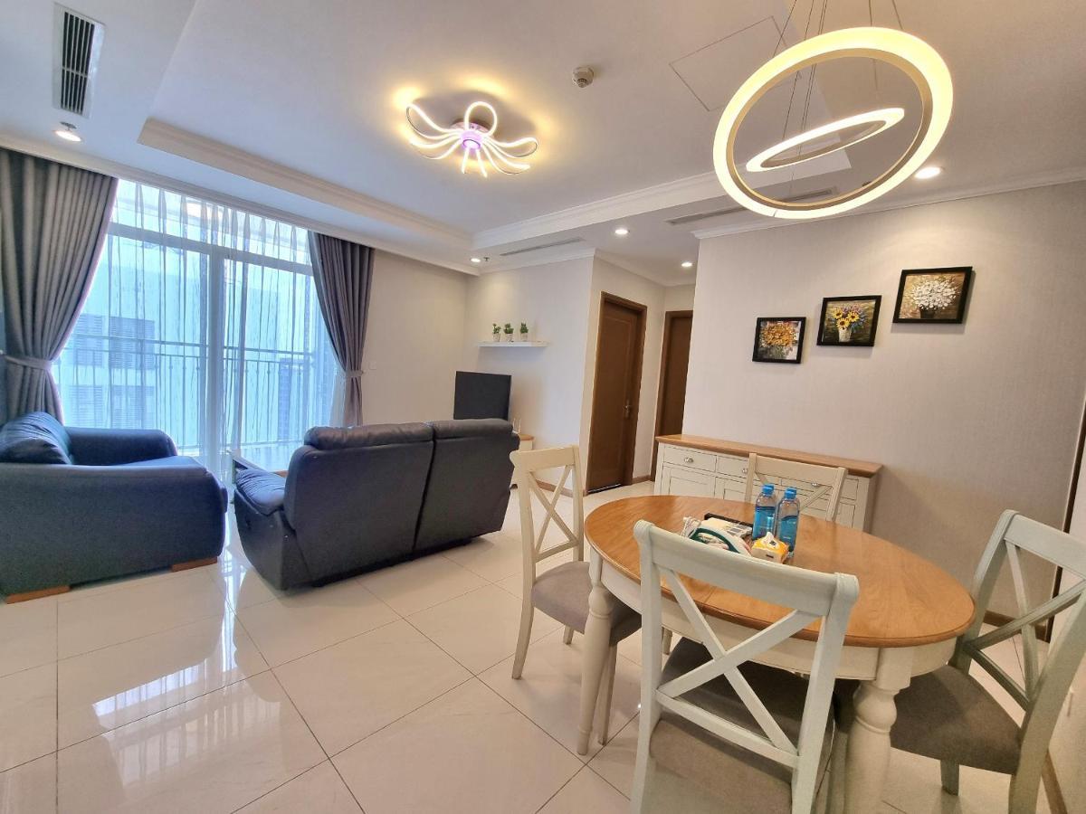 Queen House - Vinhomes Park Apartment *