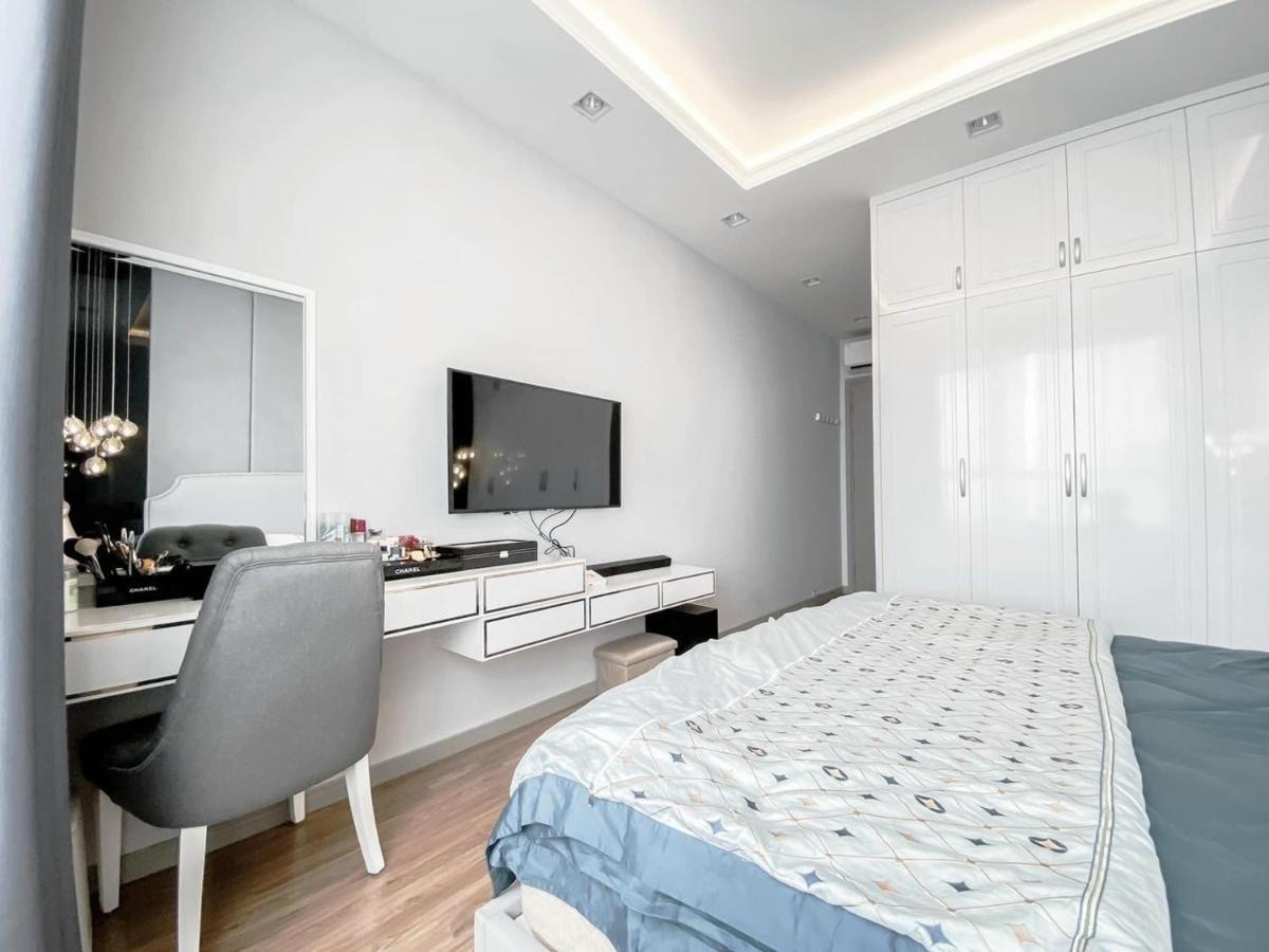 Genius River Gate Free Pool Apartment
