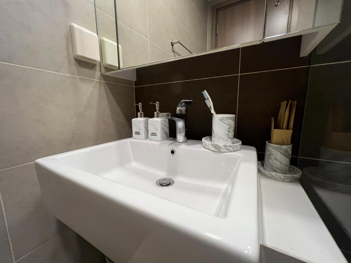 Apartment Icon 56 Building X 8pax, Saigon, Nr District 1, Quan 4, Thanh Pho Ho Chi Minh, Vietnam *
