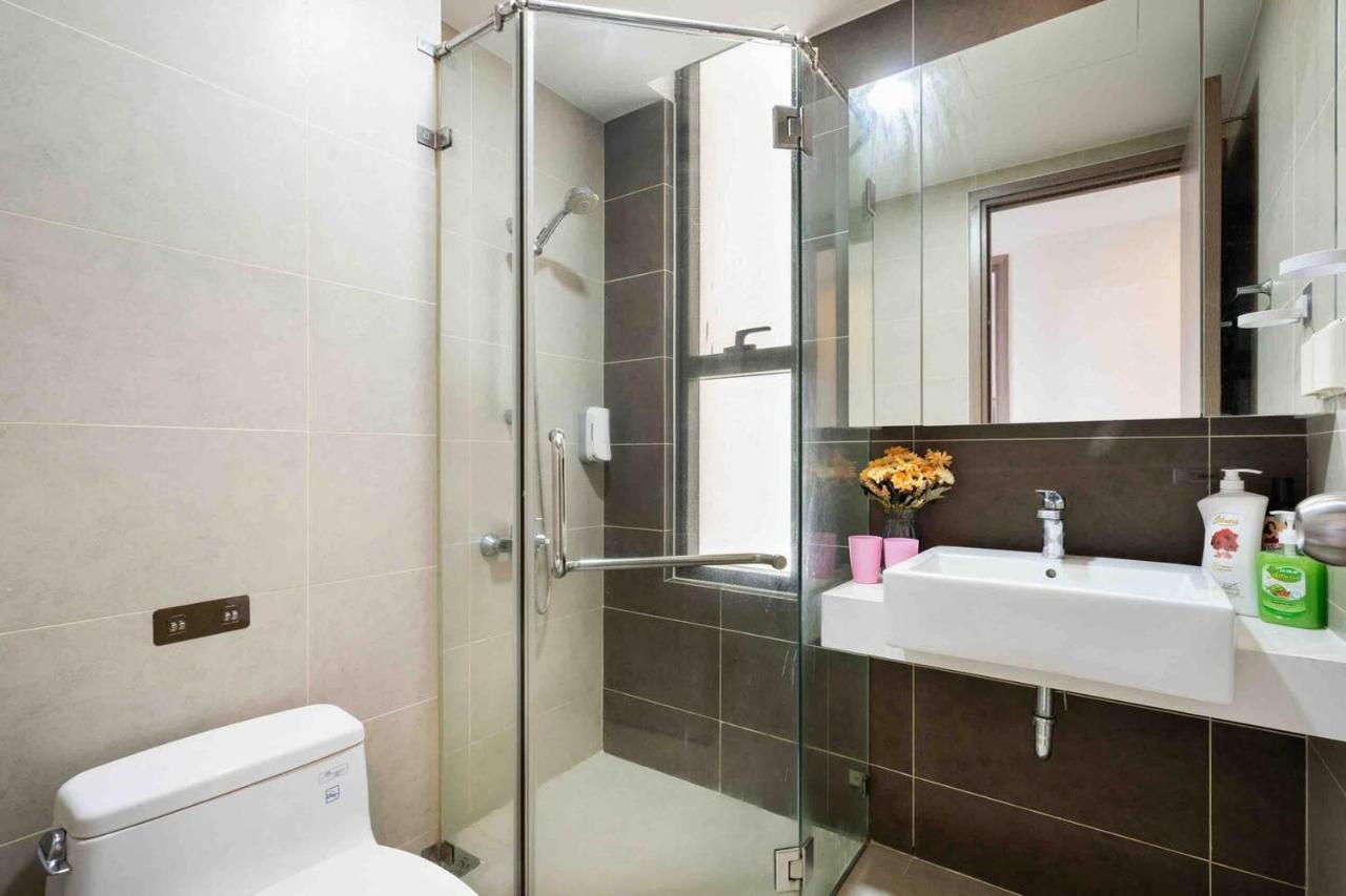 The Price 3 Brs Apt/nice View And Near Ben Thanh Market *