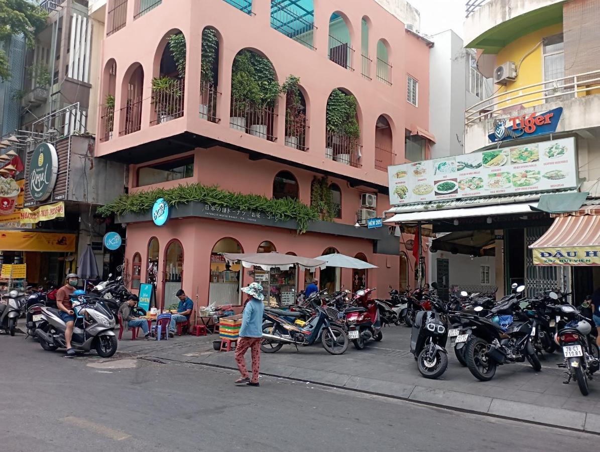 Lady Sara * Ho Chi Minh City