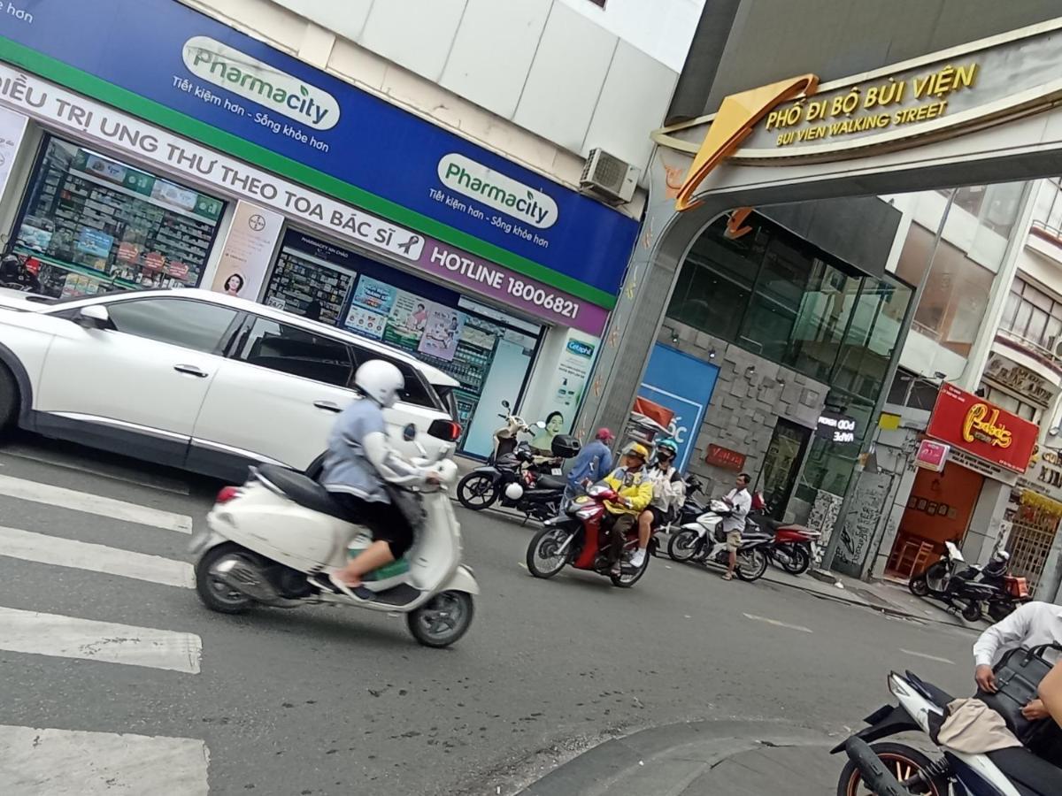 Lady Sara * Ho Chi Minh City