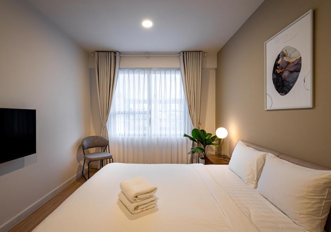 Luxury Modern, D1, 3 King Brs+2wc, 300m Bui Vien Apartment