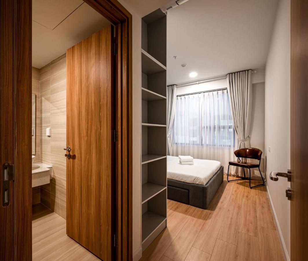 Luxury Modern, D1, 3 King Brs+2wc, 300m Bui Vien Apartment Ho Chi Minh City