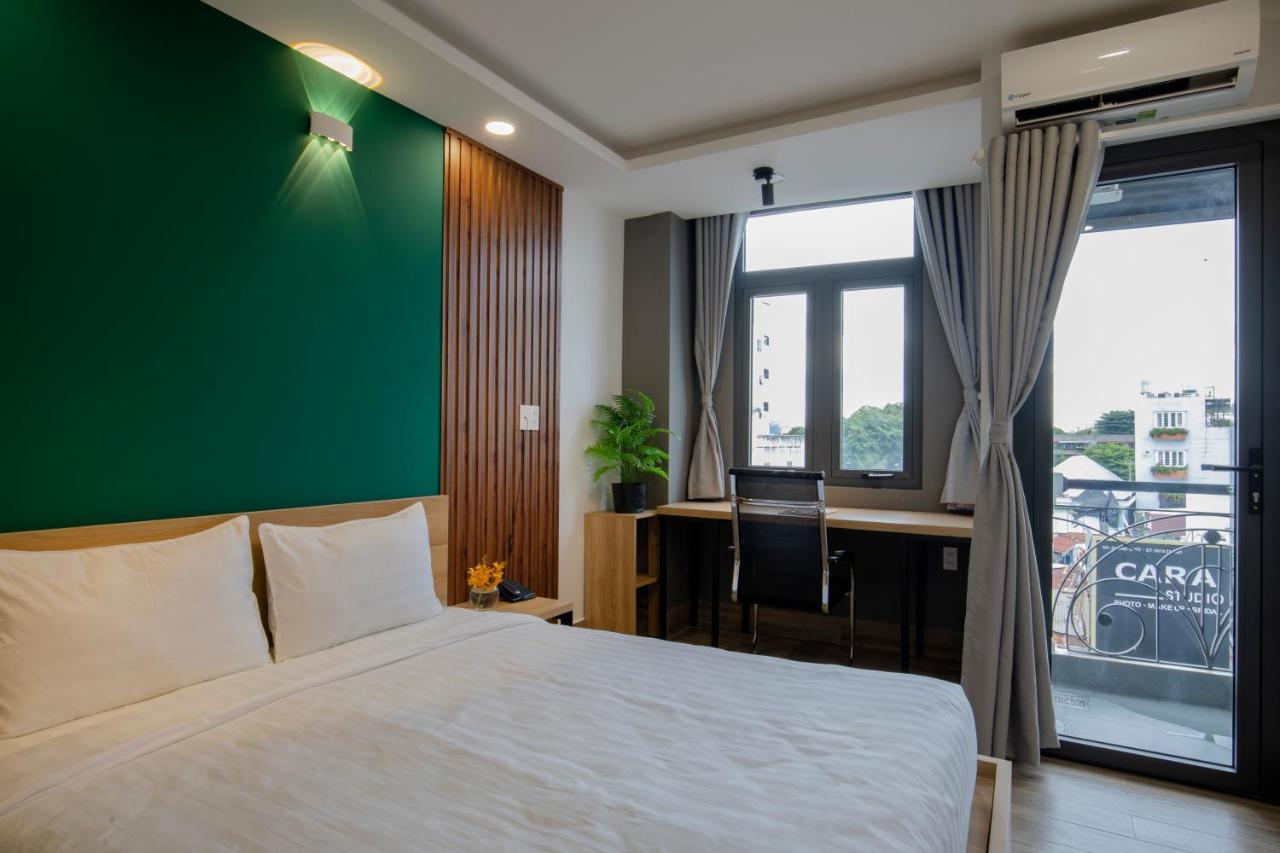 La Riverside Hotel