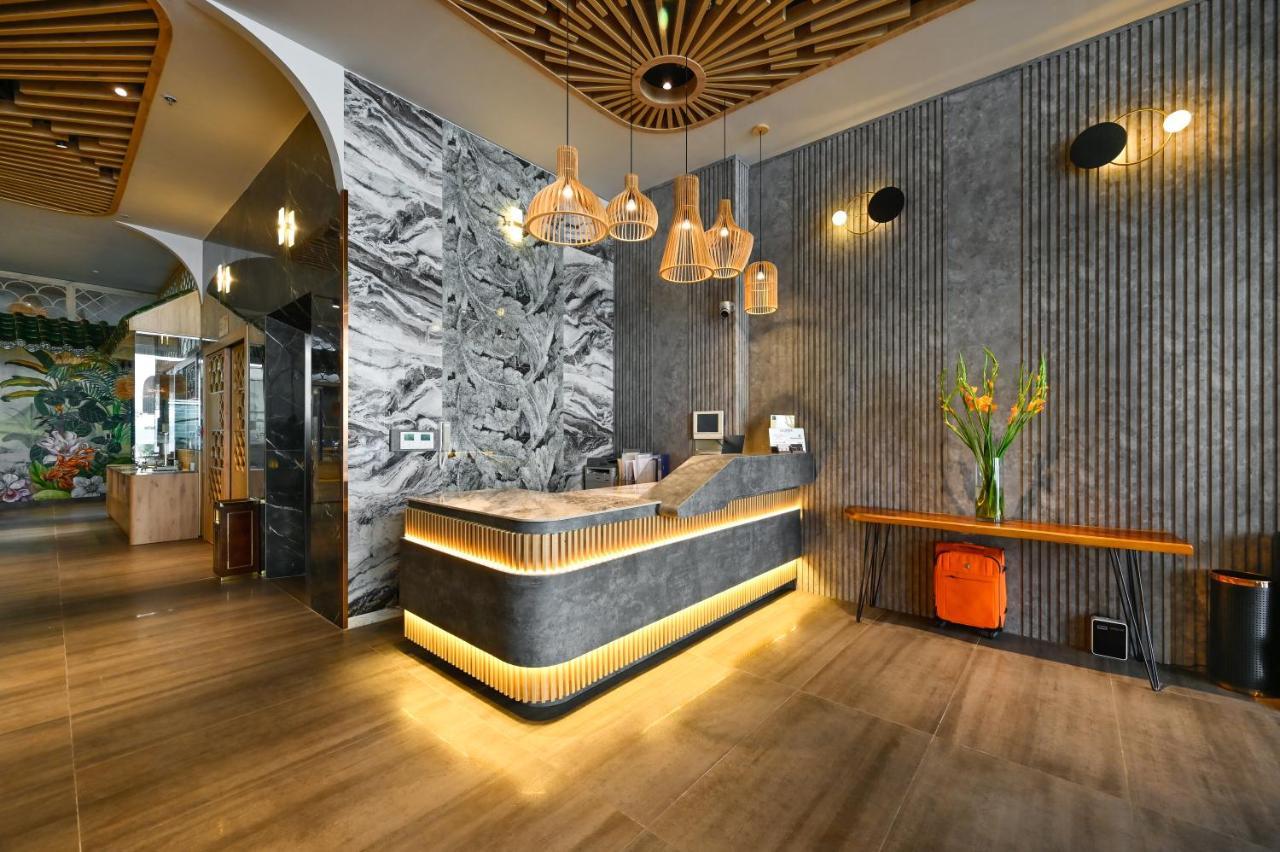 La Opera Saigon 3*