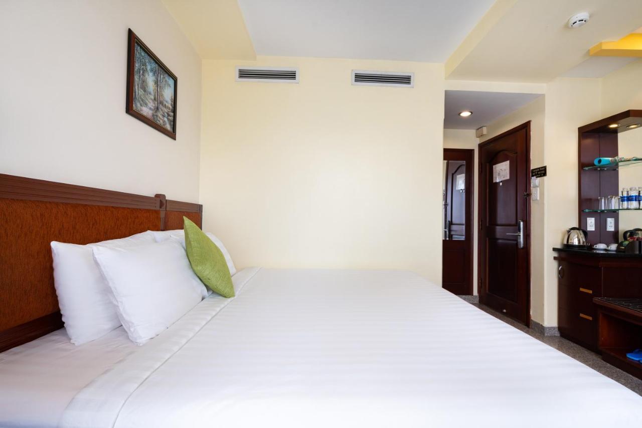Hotel Lucasta Saigon 3*