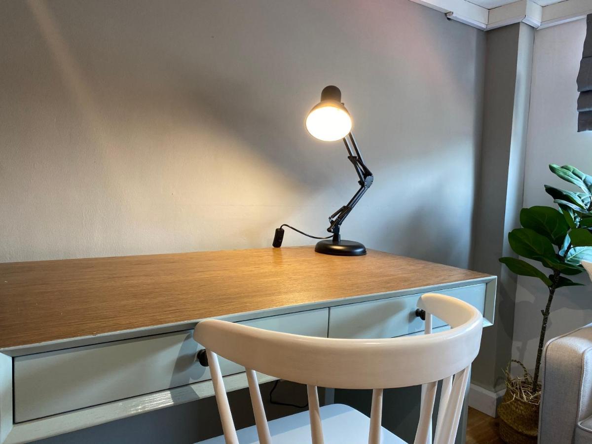 8 Minutes Walking To Nguyen Hue, Fast Wifi, Check-in 24/7 Apartment