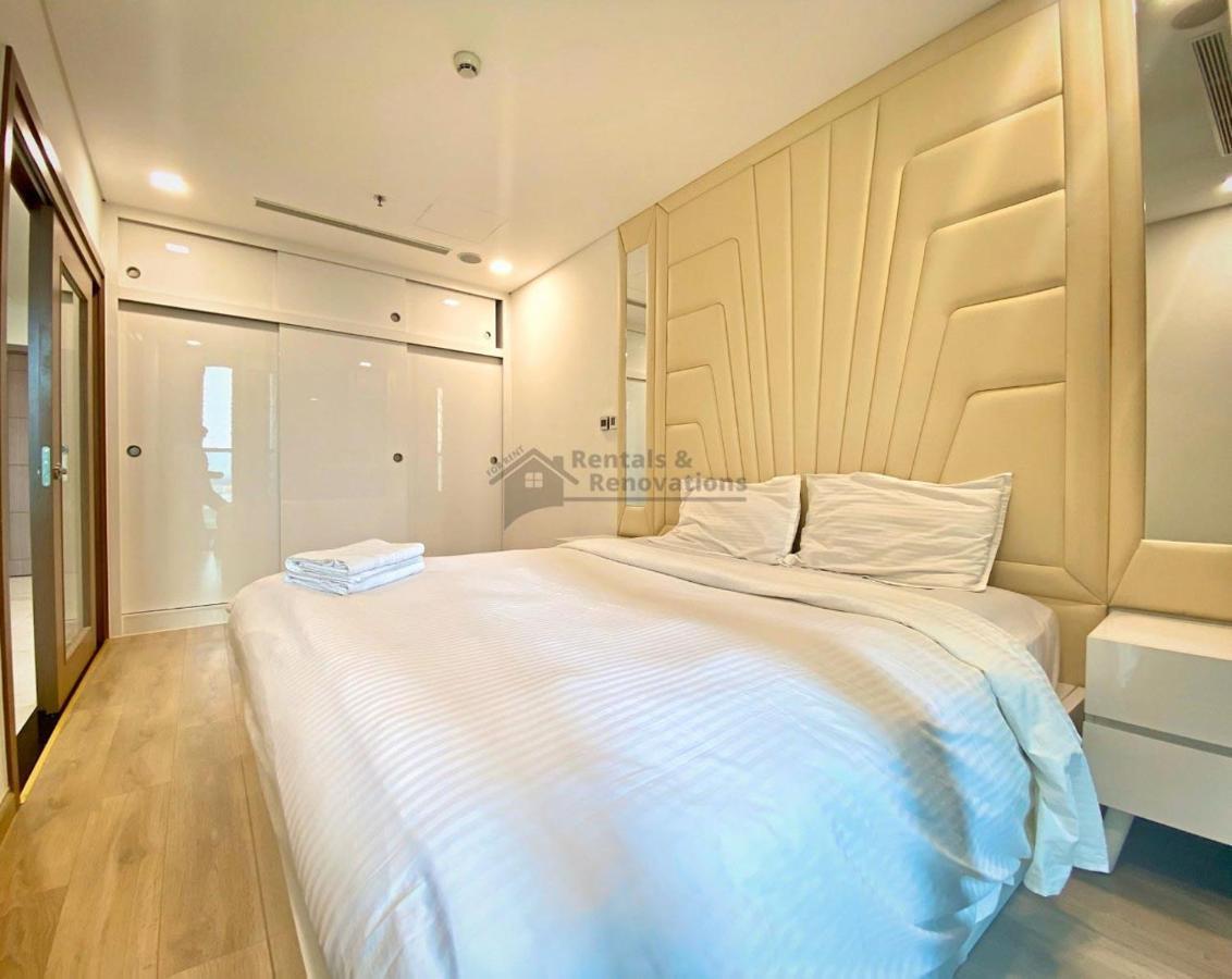 Landmark 81 Luxury Apartments: Iconic Skyscraper Living *