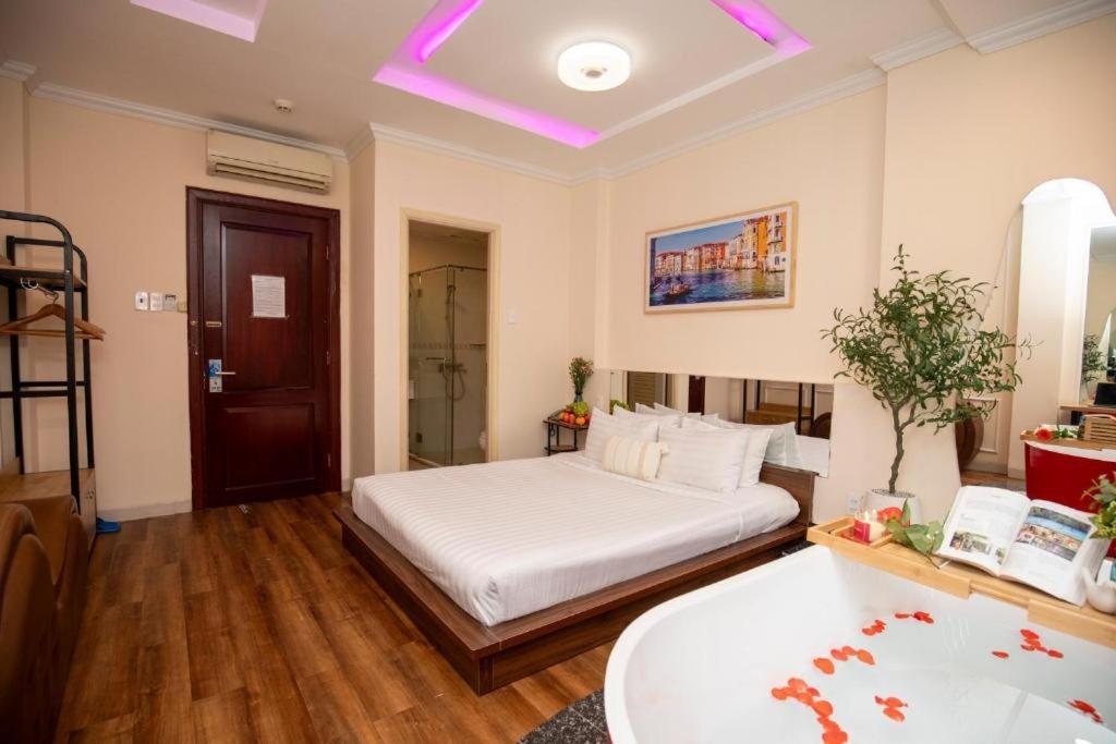 Quy Hung Hotel Central Hotel 3*