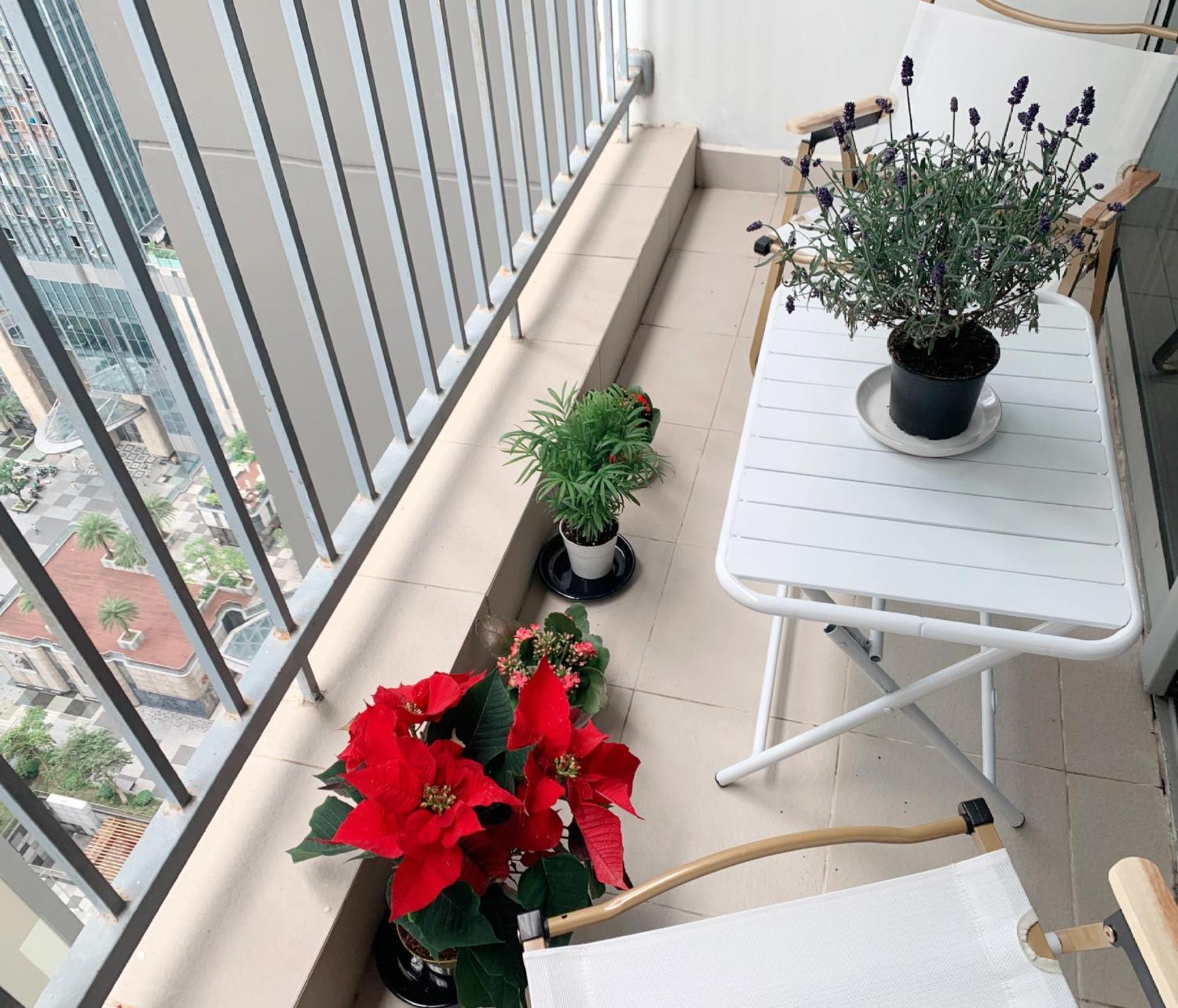 Fully Furnished 2br-privacy Balcony Opposite Landmark 81-gym & Swimming Pool Apartment Ho Chi Minh City