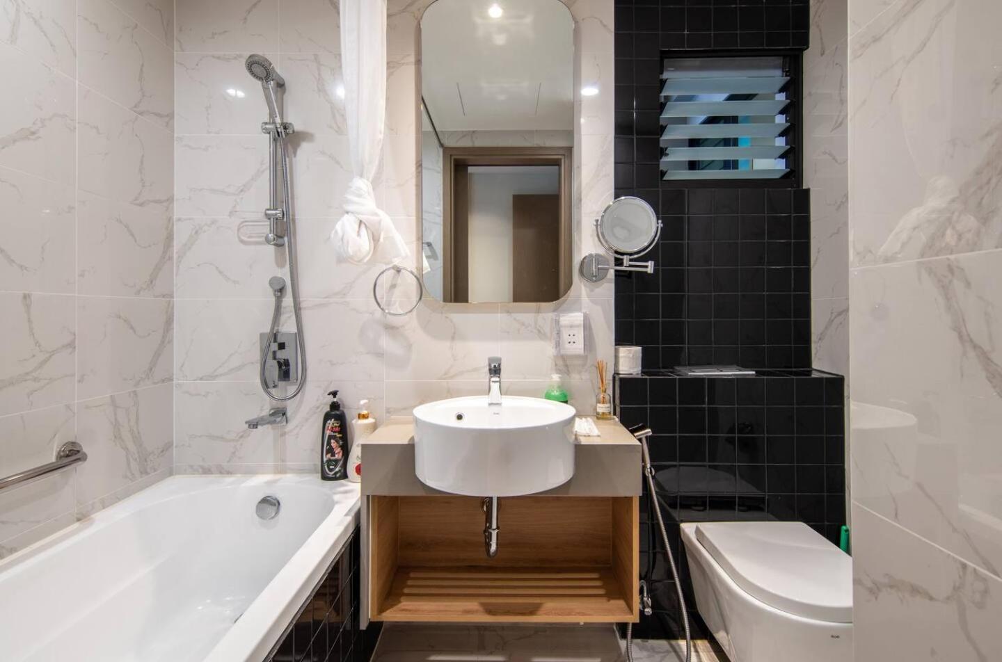 Apartment Luxury 2 Or 3br In Dist 1 N Pool, Gym, Airport Pickup *