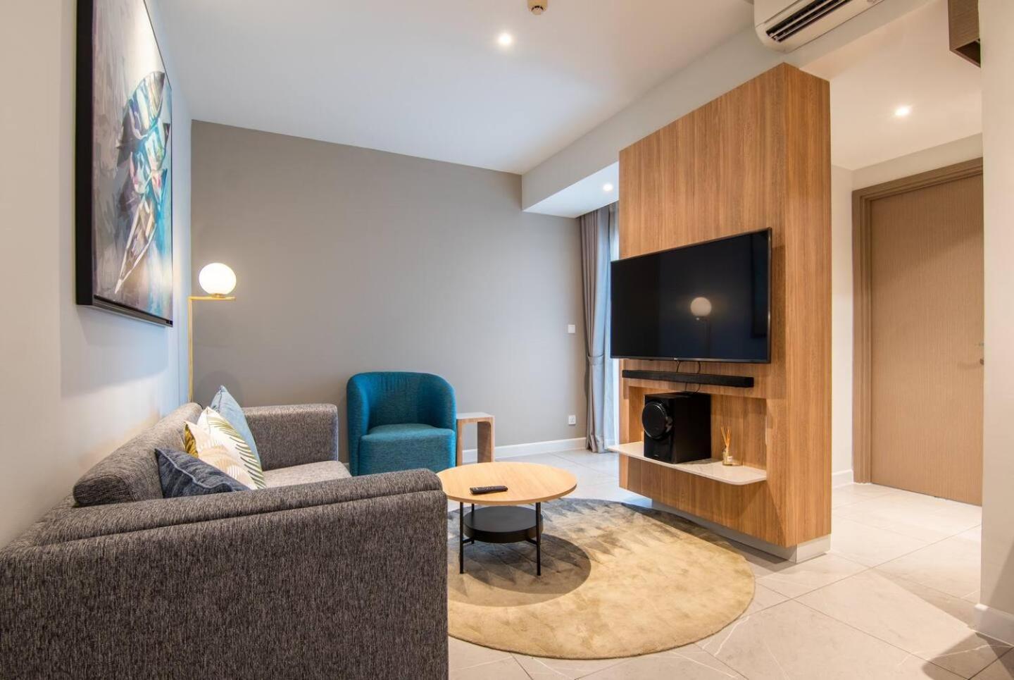 Apartment Luxury 2 Or 3br In Dist 1 N Pool, Gym, Airport Pickup Ho Chi Minh City