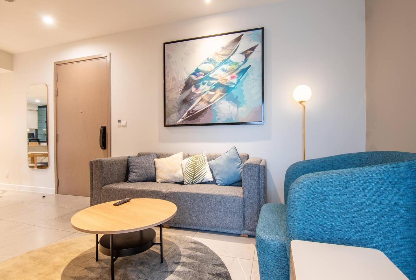 Apartment Luxury 2 Or 3br In Dist 1 N Pool, Gym, Airport Pickup