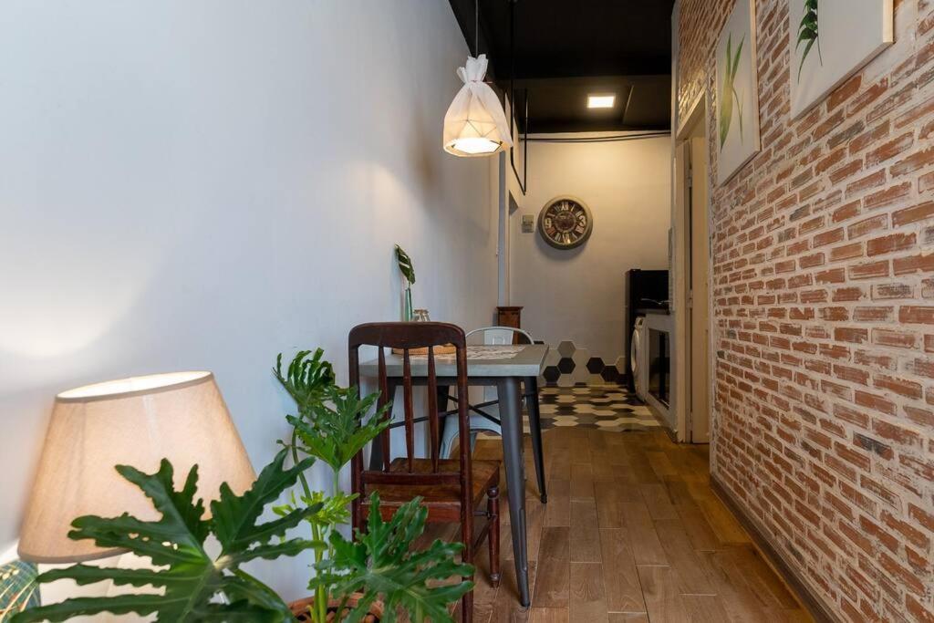 Kitchen Netflix @ben Thanhｓａｉｇｏｎｈｉｄｅｏｕｔ130 Pastuer Apartment *