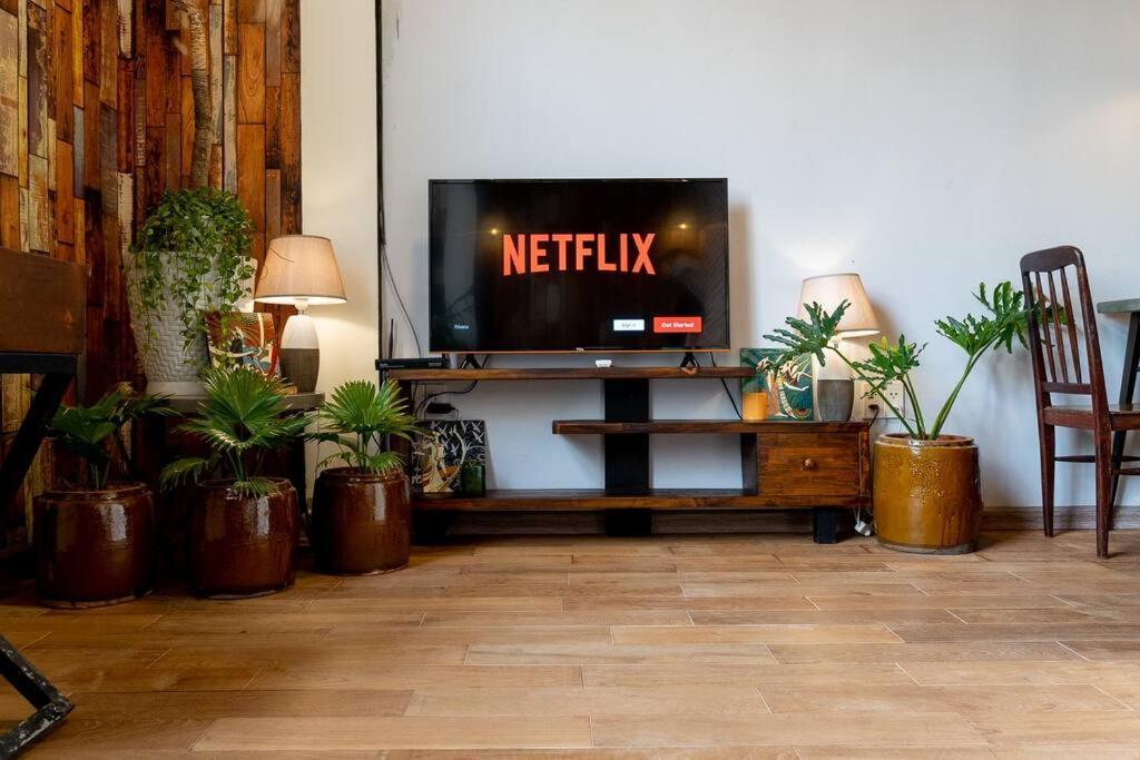 Kitchen Netflix @ben Thanhｓａｉｇｏｎｈｉｄｅｏｕｔ130 Pastuer Apartment