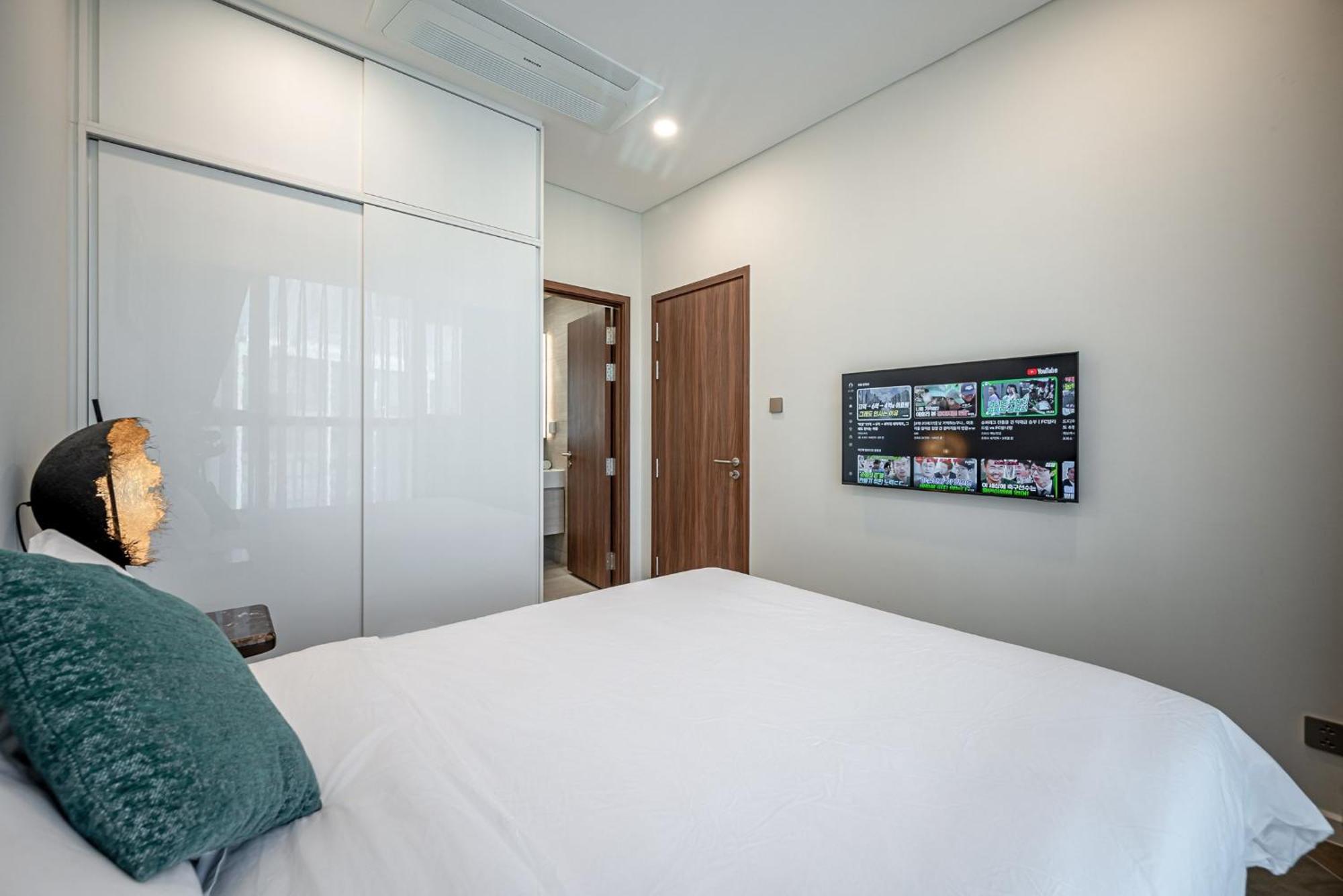 Apartment The Metropole Saigon Residences
