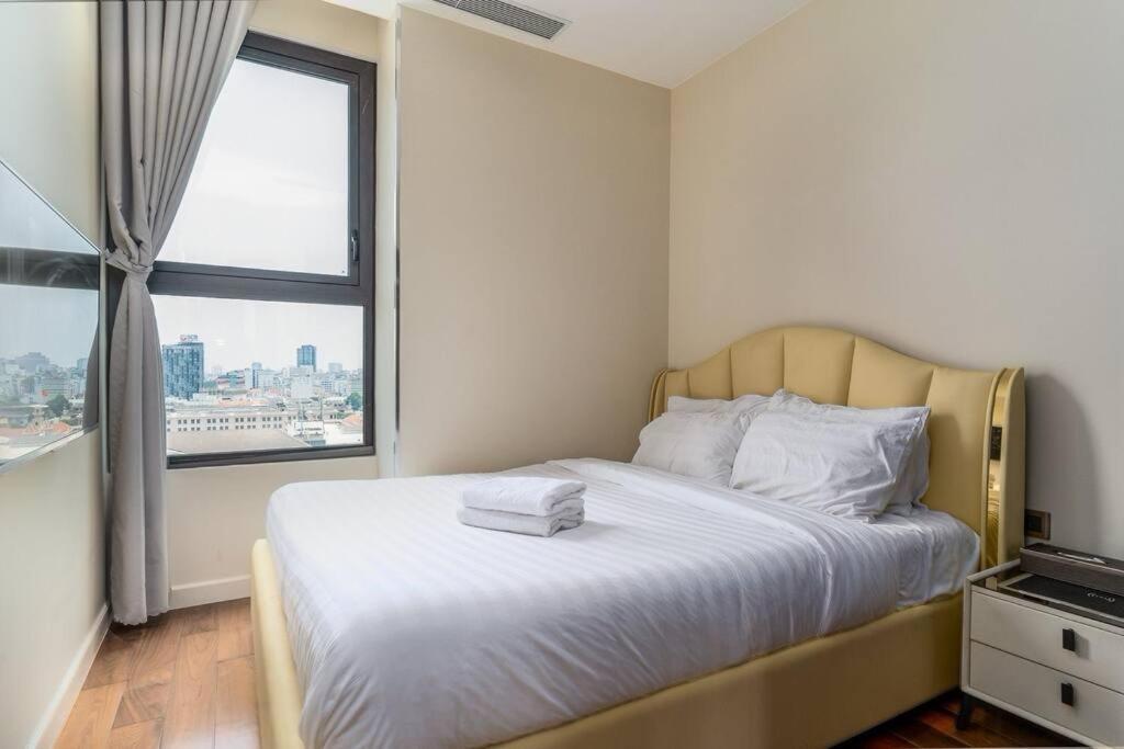 Steps To Vincom/casino/d1/pool/gym/netflix/3beds Apartment Ho Chi Minh City