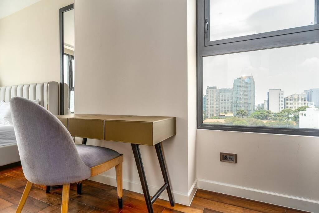 Steps To Vincom/casino/d1/pool/gym/netflix/3beds Apartment Ho Chi Minh City