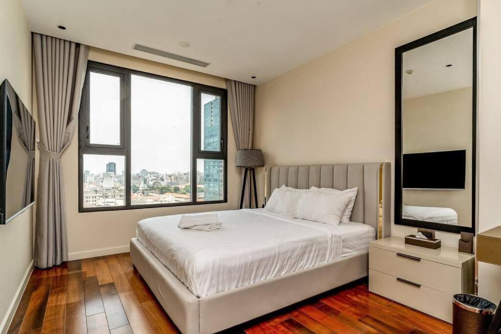 Apartment Steps To Vincom/casino/d1/pool/gym/netflix/3beds