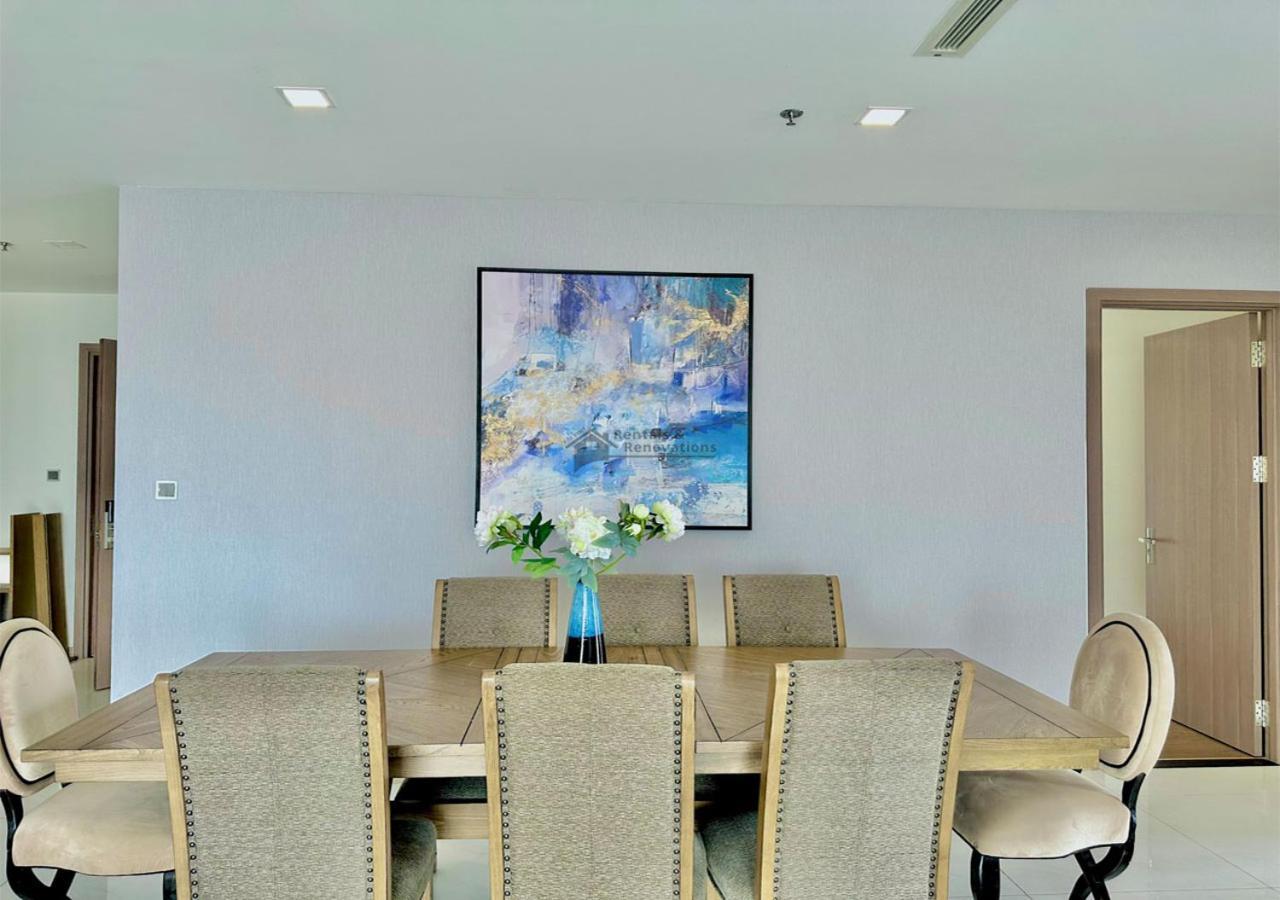Apartment Landmark 81 Luxury & The Vinhomes Central Park - The Buildings Surrounding Landmark 81 *
