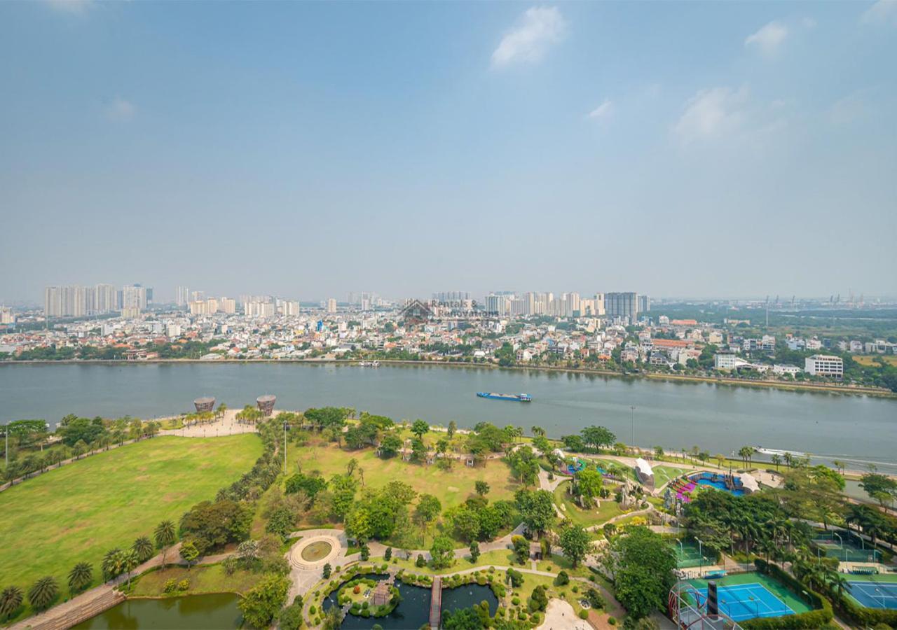 Landmark 81 Luxury & The Vinhomes Central Park - The Buildings Surrounding Landmark 81
