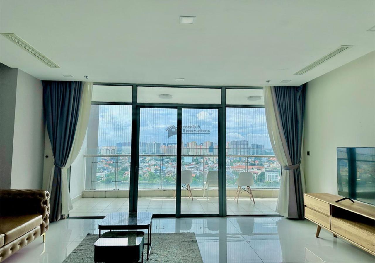 Landmark 81 Luxury & The Vinhomes Central Park - The Buildings Surrounding Landmark 81 * Ho Chi Minh City