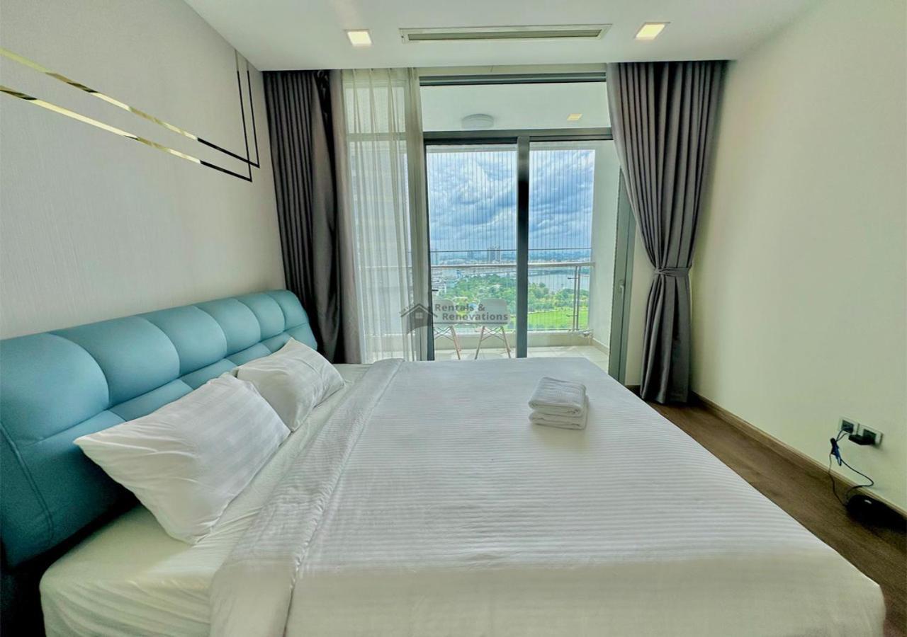Landmark 81 Luxury & The Vinhomes Central Park - The Buildings Surrounding Landmark 81 Ho Chi Minh City