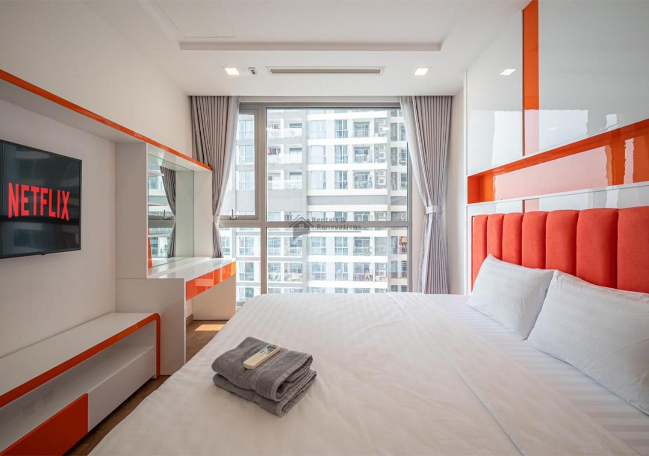 Apartment Landmark 81 Luxury & The Vinhomes Central Park - The Buildings Surrounding Landmark 81 *