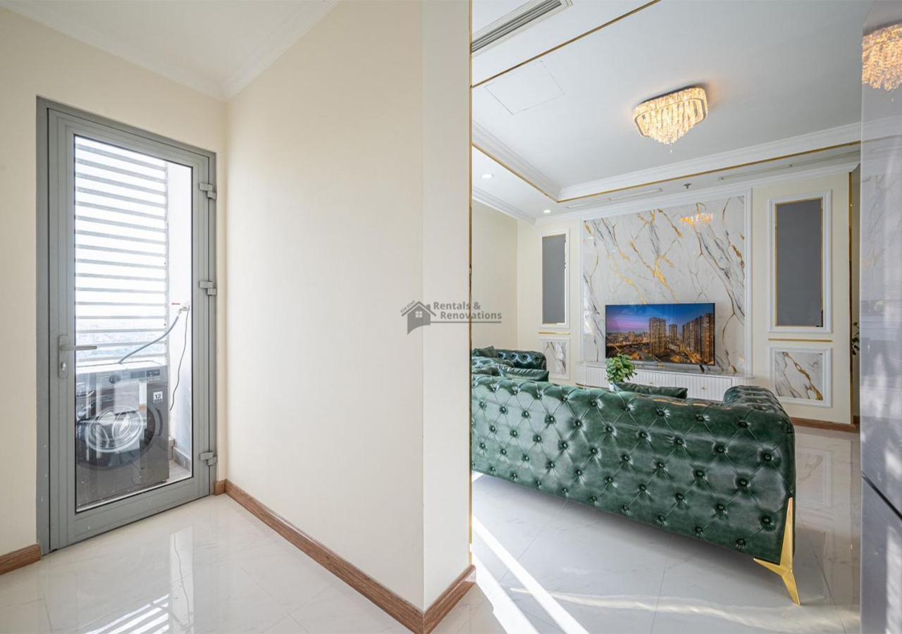 Landmark 81 Luxury & The Vinhomes Central Park - The Buildings Surrounding Landmark 81 * Ho Chi Minh City