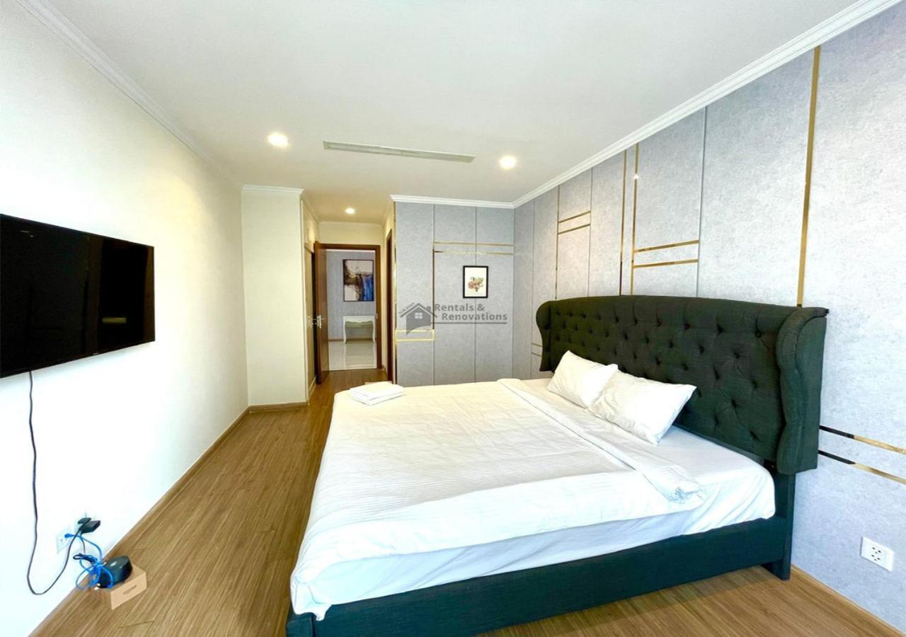 Apartment Landmark 81 Luxury & The Vinhomes Central Park - The Buildings Surrounding Landmark 81
