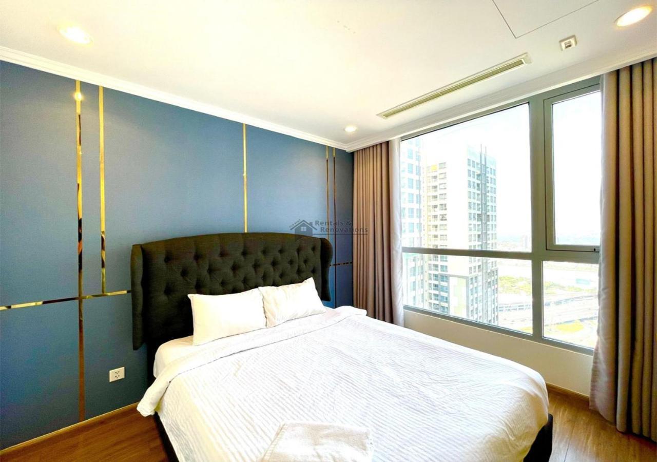 Landmark 81 Luxury & The Vinhomes Central Park - The Buildings Surrounding Landmark 81 *